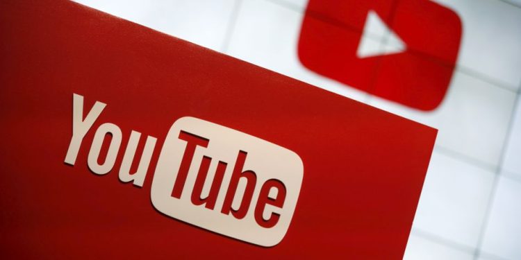YouTube unveils their new paid subscription service at the YouTube Space LA in Playa Del Rey, Los Angeles, California, United States October 21, 2015. Alphabet Inc's YouTube will launch a $10-a-month subscription option in the United States on October 28 that will allow viewers to watch videos from across the site without interruption from advertisements, the company said on Wednesday.  REUTERS/Lucy Nicholson - RTS5JDH